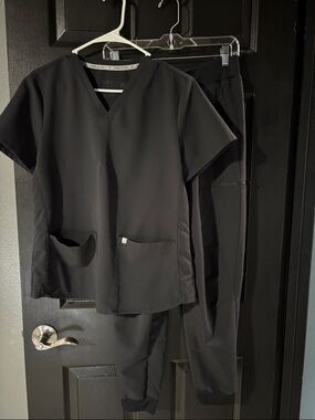 Fabletics Black Women's Scrub Set